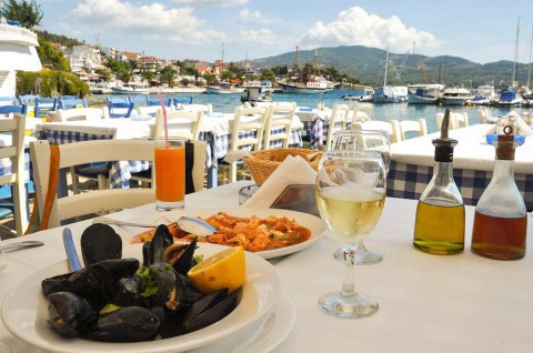 0.-seafood-dinner-in-a-Greece-resort-shutterstock_188601365