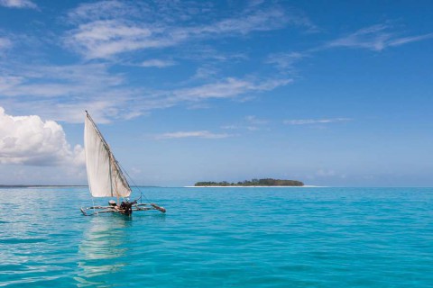 Fisherman-sailing-home-to-Zanzibar-in-his-Dhow-shutterstock_399756196-1