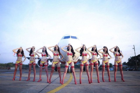 Stewardesy w bikini sposobem na sukces