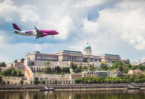 Wizz Air na pokazach lotniczych - przelot nad centrum Budapesztu
