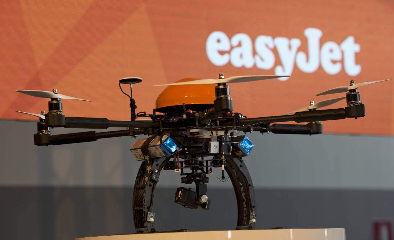 Drony-kontrolerzy i druk 3D. EasyJet wprowadza duże innowacje