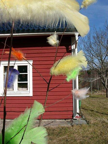 b2ap3_thumbnail_450px-Easter_decoration_Sweden_2.JPG
