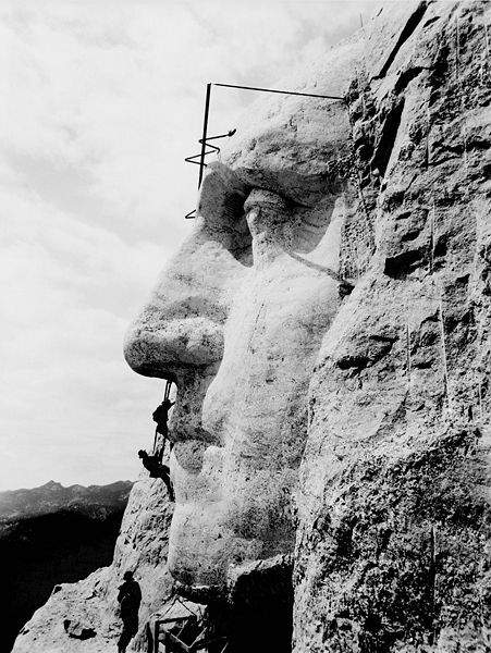 b2ap3_thumbnail_451px-Mount_Rushmore2.jpg