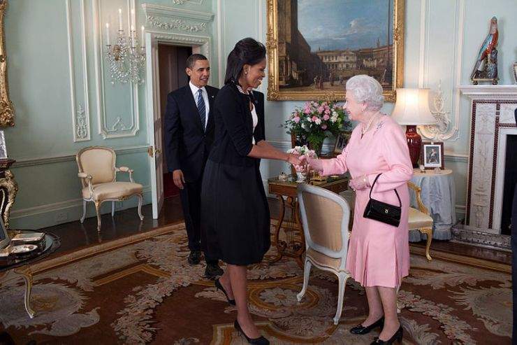 b2ap3_thumbnail_Barack_Obama_Michelle_Obama_Queen_Elizabeth_II_Buckingham_Palace_London.jpg
