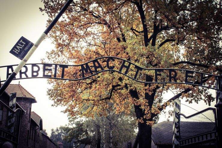 Brytyjscy nastolatkowie podejrzani o kradzież w muzeum Auschwitz-Birkenau