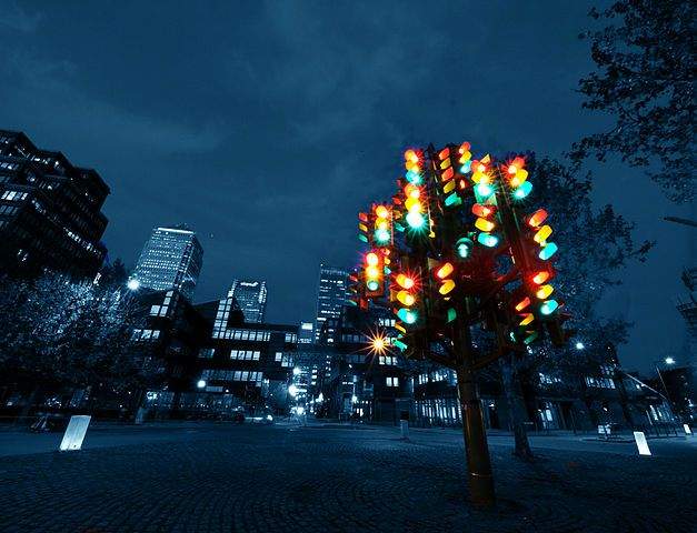 b2ap3_thumbnail_627px-Traffic_Light_Tree.jpg