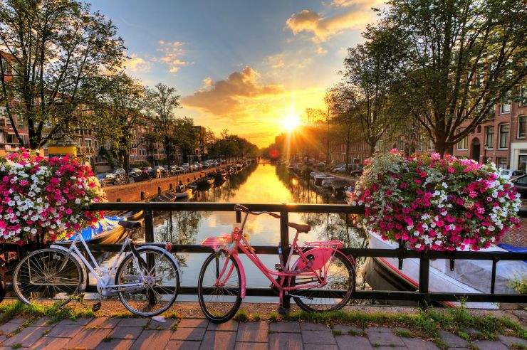 b2ap3_thumbnail_Amsterdam-shutterstock_189863267_small.jpg