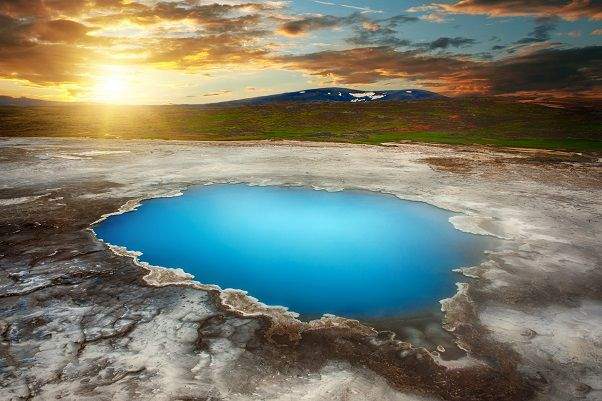 b2ap3_thumbnail_Blahver-at-Hveravellir-Islandia-shutterstock_142849144_small.jpg
