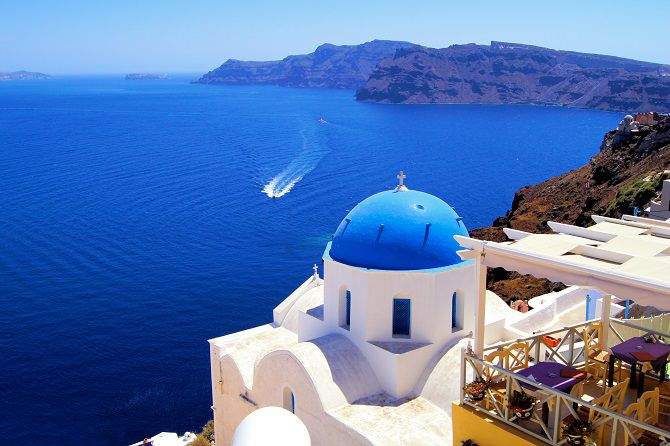 b2ap3_thumbnail_Blue-dome-church-with-boat-Oia-village-Greece-shutterstock_130226681_small.jpg