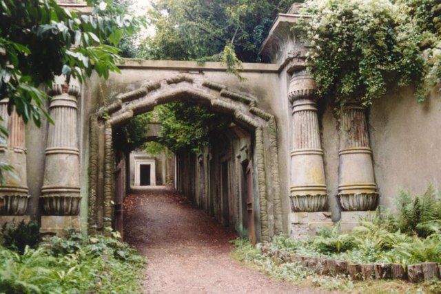 b2ap3_thumbnail_Highgate_Cemetery_West_Egyptian_Avenue_-_geograph.org.uk_-_142870.jpg
