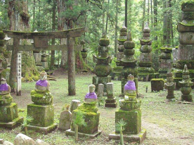 b2ap3_thumbnail_Okunoin_Cemetery_Koyasan_Japan.jpg