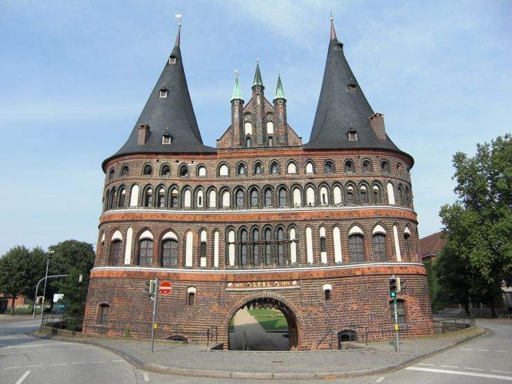 b2ap3_thumbnail_holsten-gate-434474_1280.jpg