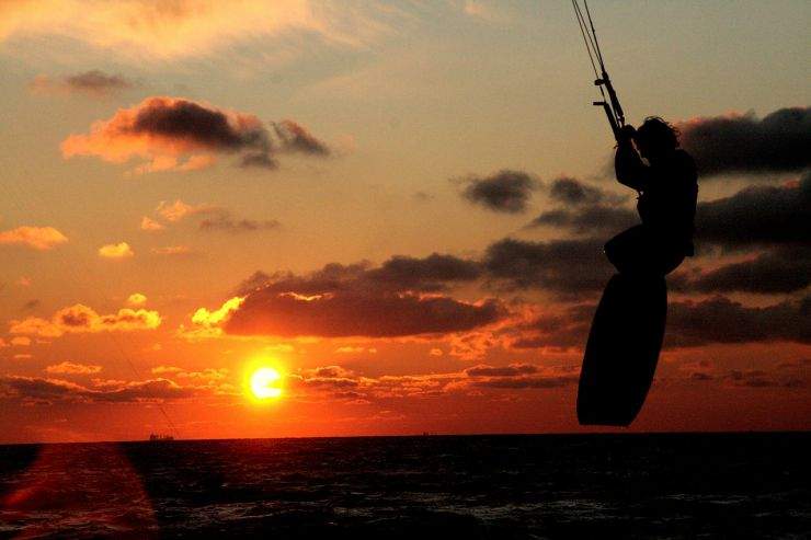 b2ap3_thumbnail_kite-surfing-554049_1280.jpg