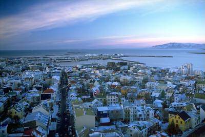 a1sx2_Thumbnail1_Reykjavk_s_r_Hallgrmskirkju.jpg