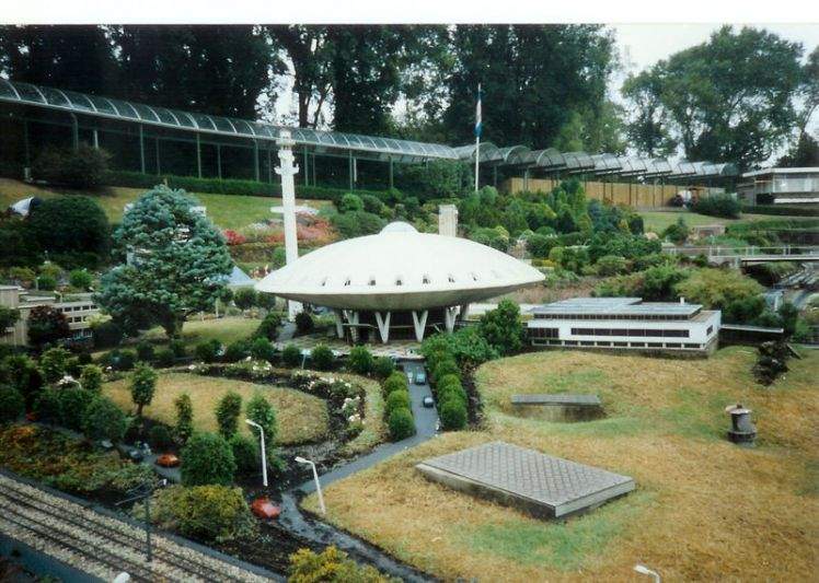 b2ap3_thumbnail_800px-EvoluonMadurodam.jpg