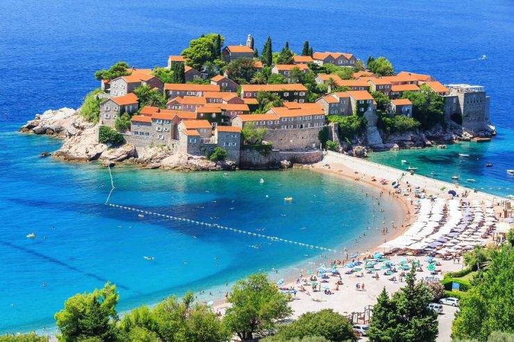 b2ap3_thumbnail_Sveti-Stefan-shutterstock_218842657.jpg