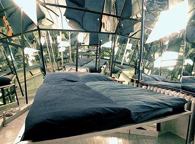 mirrored-room