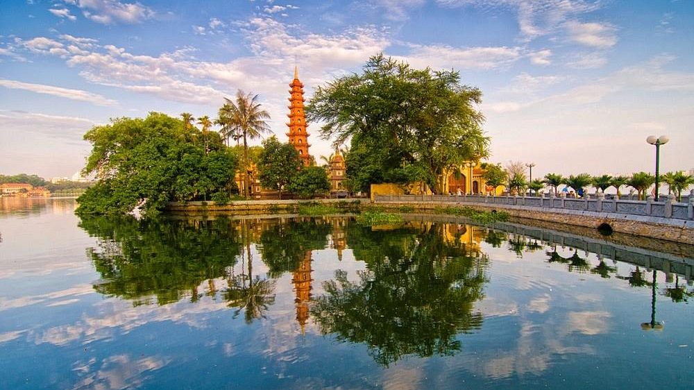 Pagoda Trấn Quốc nad Jeziorem Zachodnim w Hanoi