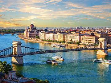 Budapeszt z Warszawy na sierpniowy city break: 5 nocy od 949 zł/os.🔥