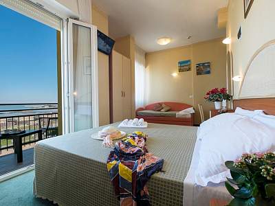 Tydzień nad morzem w czerwcu: 8 pakietów lot+hotel od 859 zł/os.
