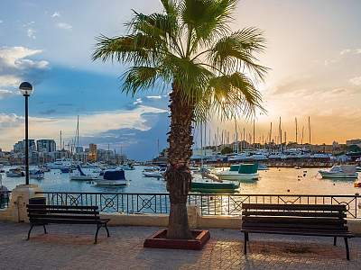Malta na grudniowy wypad: Mellieha z Krakowa za 859 zł, gdy w Polsce już szaro!