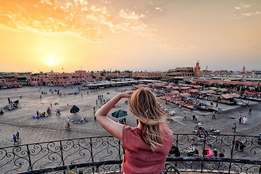 Marrakesz - plac Jemaa el-Fna o zachodzie słońca