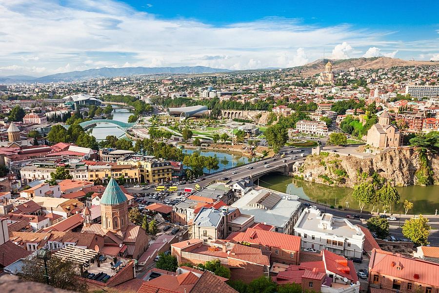 Panorama Tbilisi z rzeką Mtkwari, Starym Miastem i twierdzą Narikala
