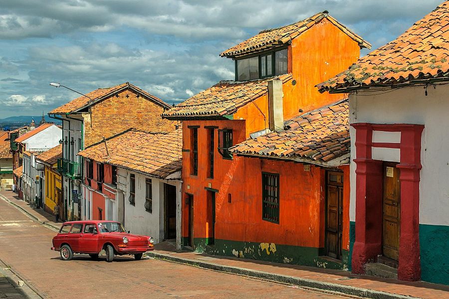 Bogota w Kolumbii - kolorowa zabudowa La Candelaria
