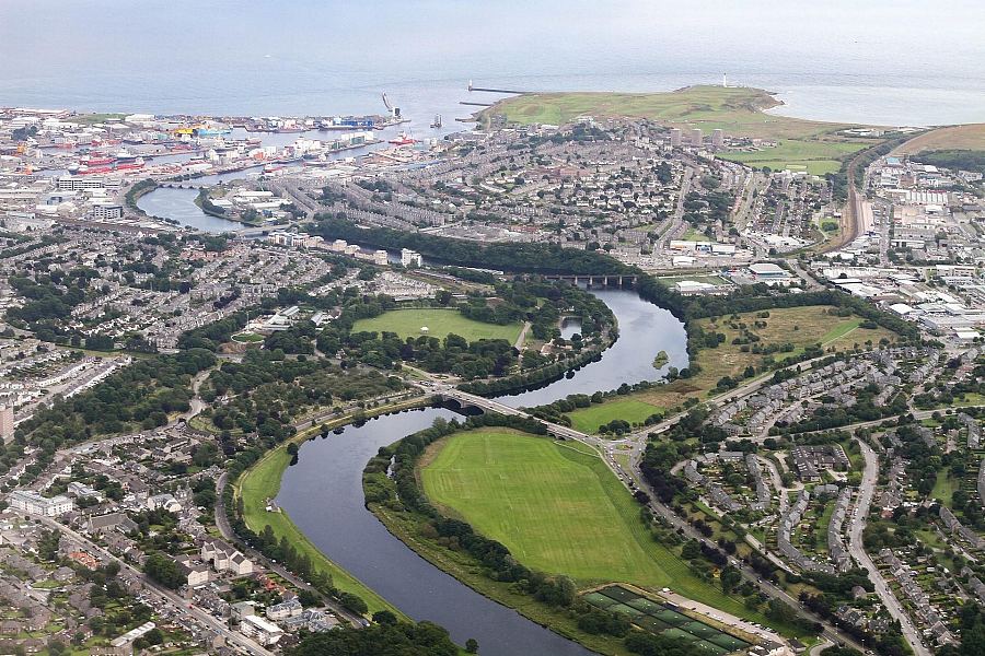 Aberdeen z lotu ptaka: rzeka Dee, port i wybrzeże Morza Północnego