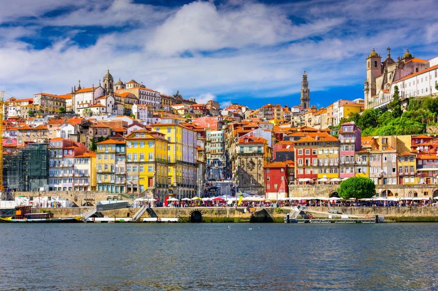 Stare miasto Porto nad rzeką Douro