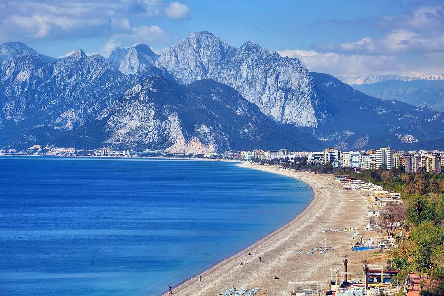 Antalya - wybrzeże Morza Śródziemnego i góry Taurus